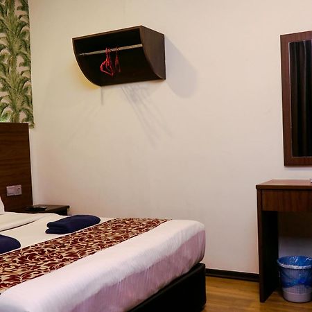 קמרון היילנדס Highlanders Hotel מראה חיצוני תמונה