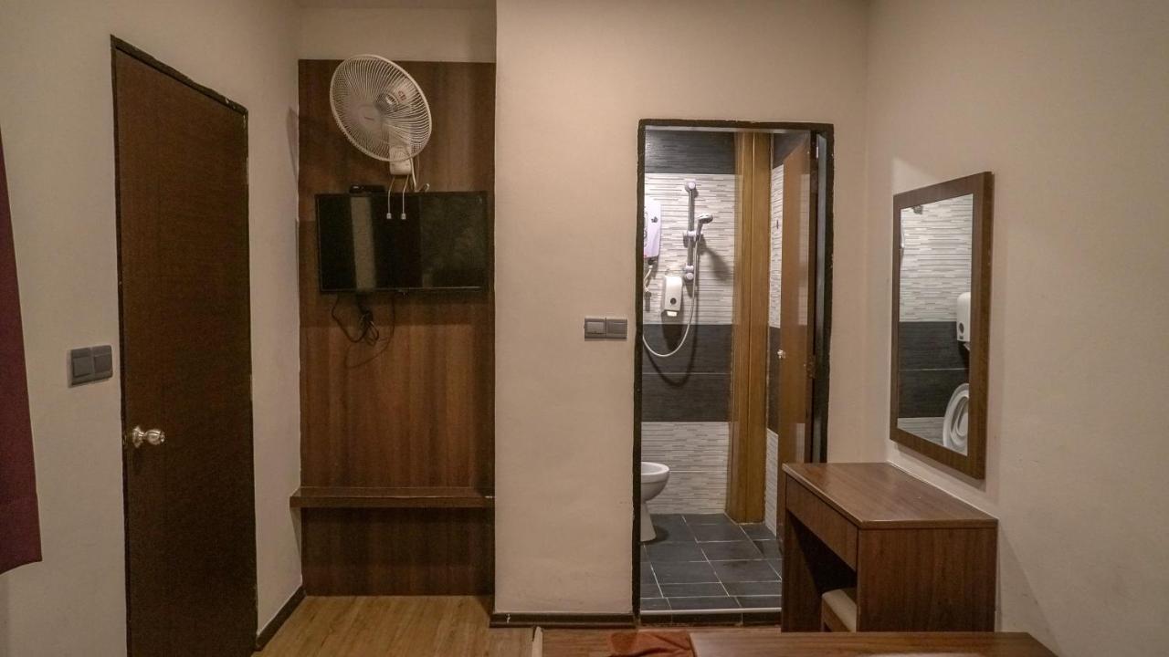 קמרון היילנדס Highlanders Hotel מראה חיצוני תמונה