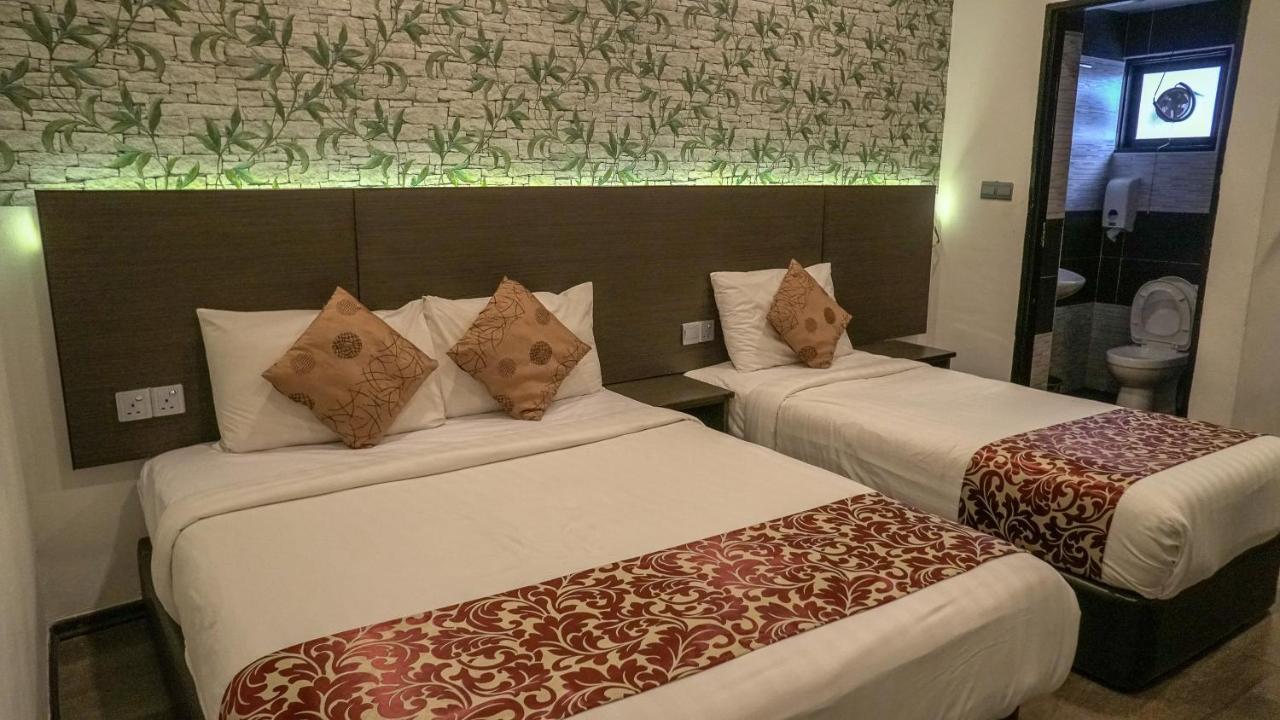 קמרון היילנדס Highlanders Hotel מראה חיצוני תמונה