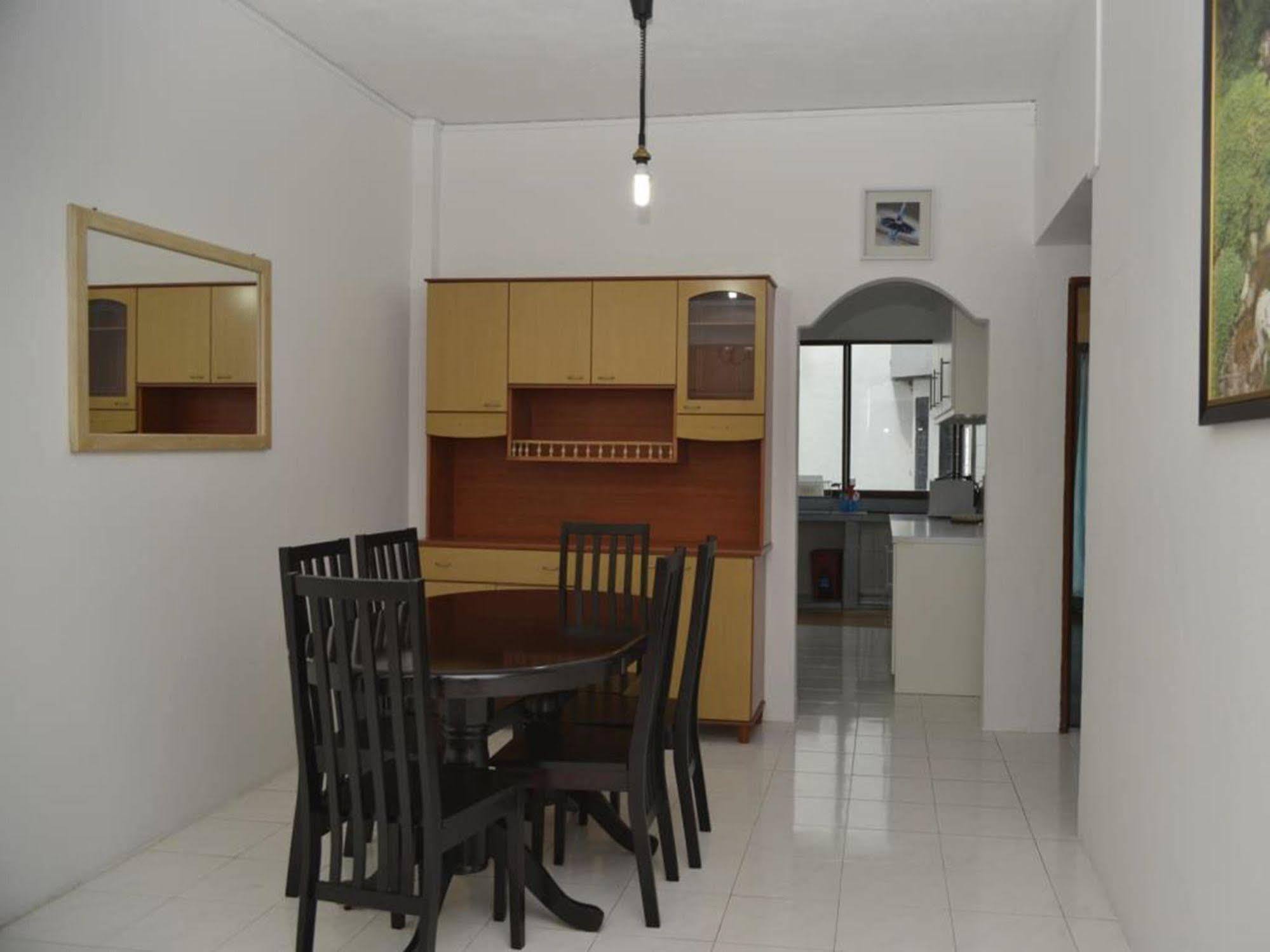 קמרון היילנדס Highlanders Hotel מראה חיצוני תמונה