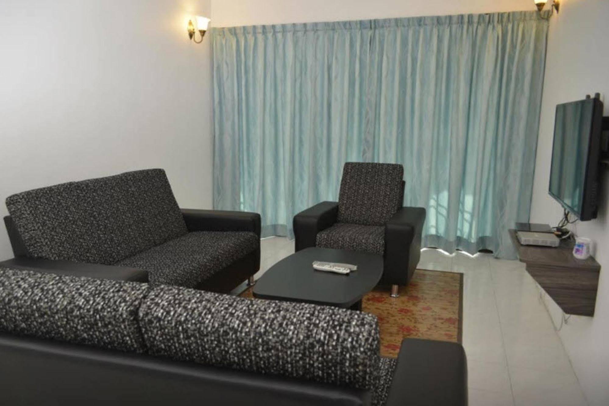 קמרון היילנדס Highlanders Hotel מראה חיצוני תמונה
