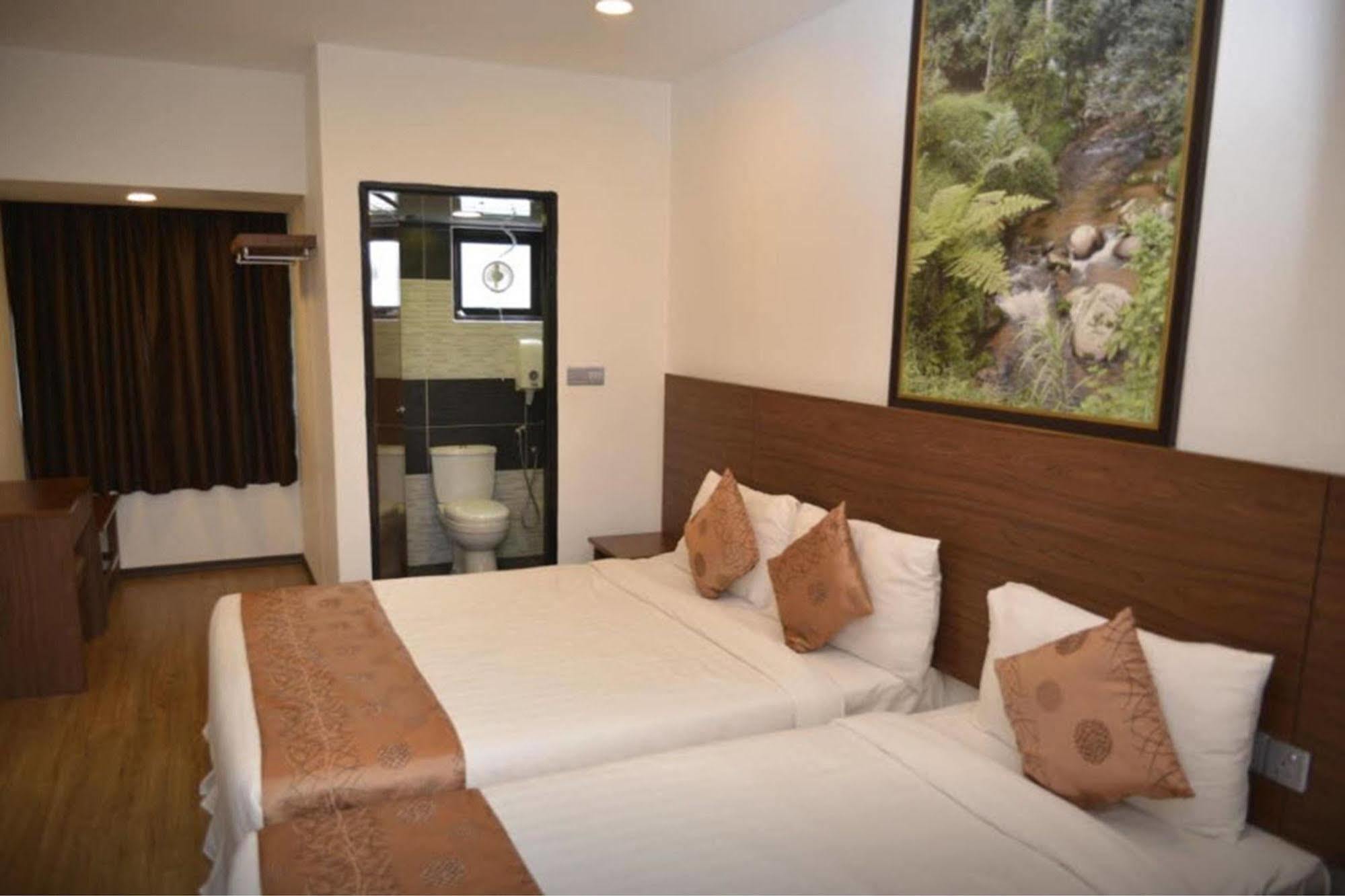 קמרון היילנדס Highlanders Hotel מראה חיצוני תמונה