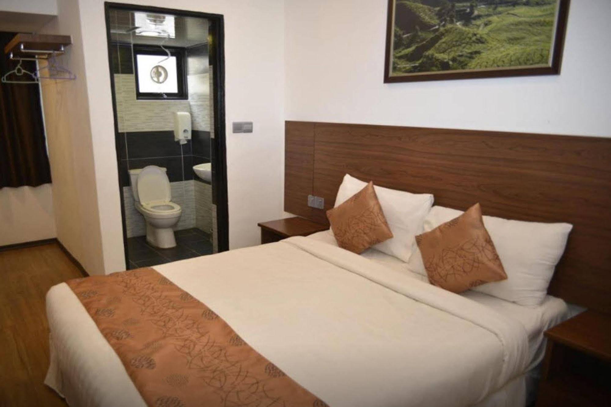 קמרון היילנדס Highlanders Hotel מראה חיצוני תמונה