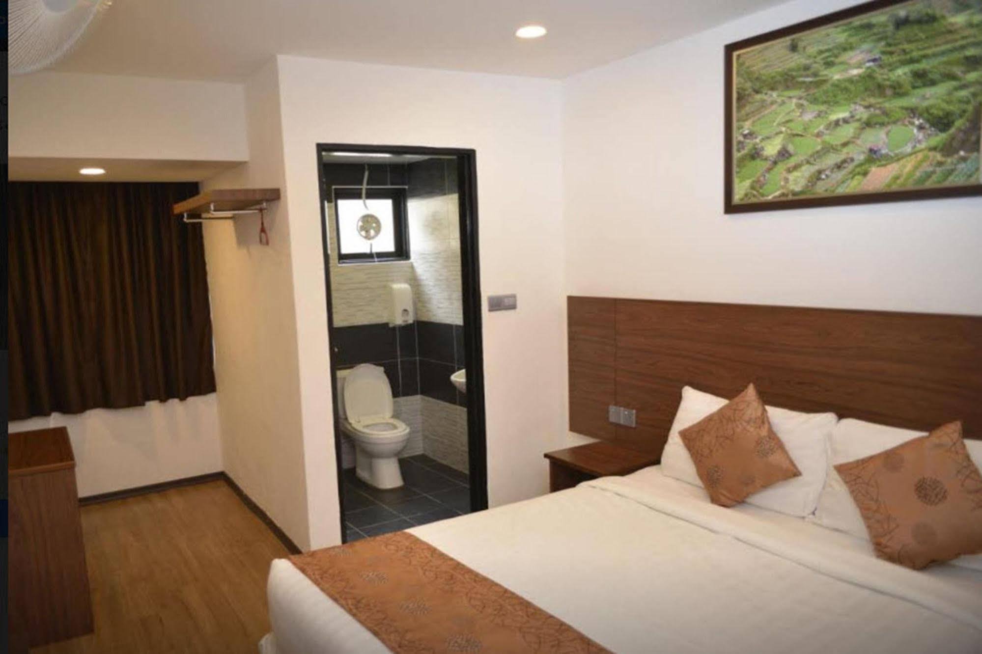 קמרון היילנדס Highlanders Hotel מראה חיצוני תמונה