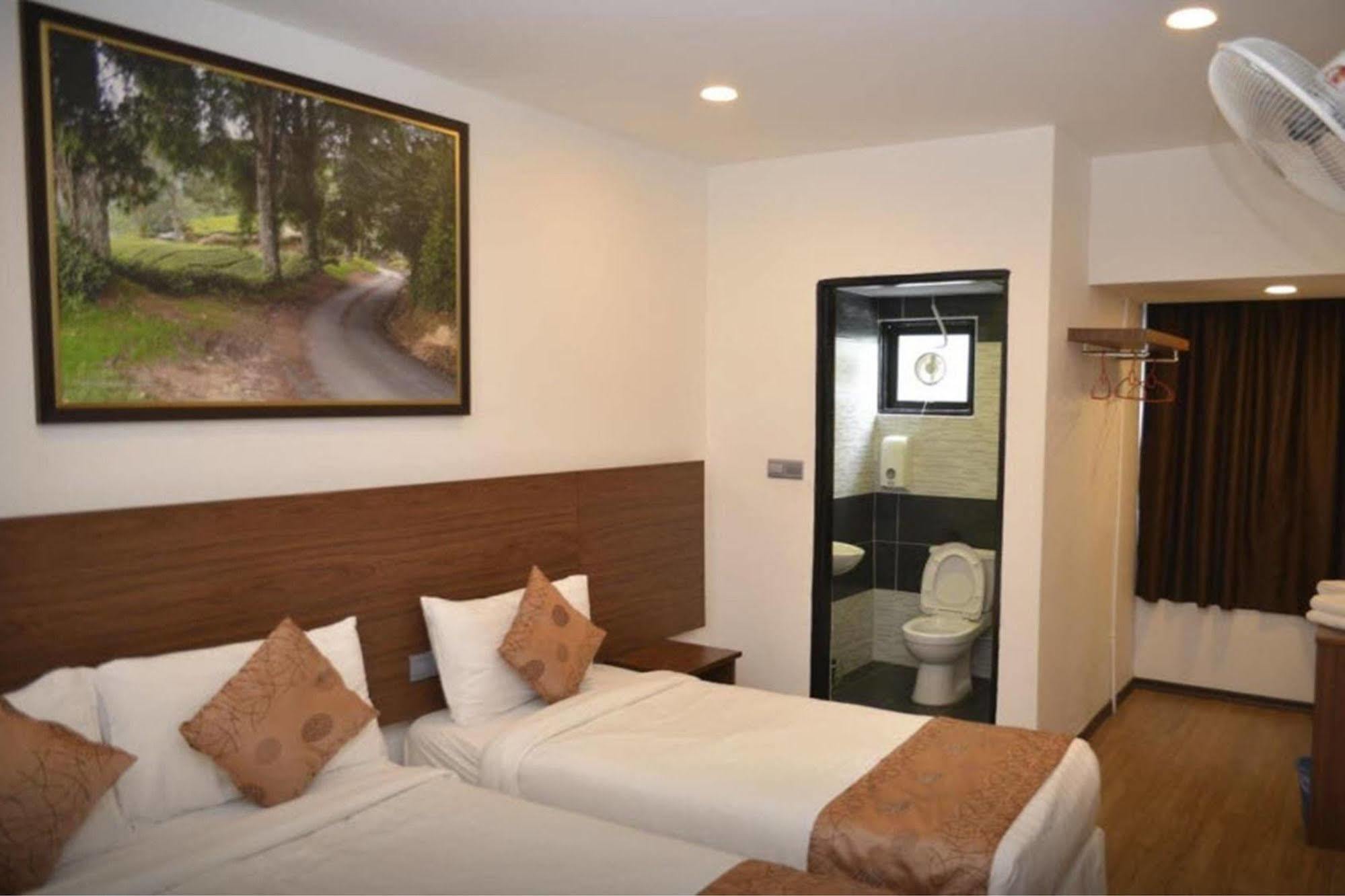 קמרון היילנדס Highlanders Hotel מראה חיצוני תמונה